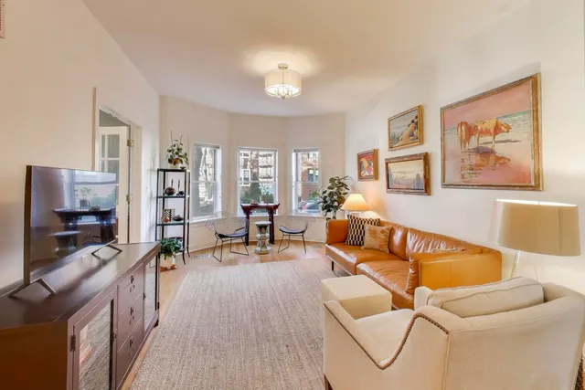 $399,900 | 1849 West Waveland Avenue, Unit 1, Chicago, IL 60613