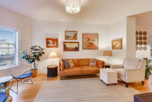 $399,900 | 1849 West Waveland Avenue, Unit 1, Chicago, IL 60613