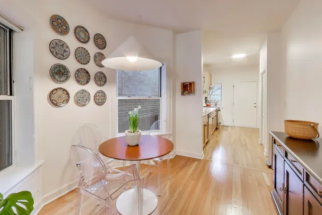 $399,900 | 1849 West Waveland Avenue, Unit 1, Chicago, IL 60613