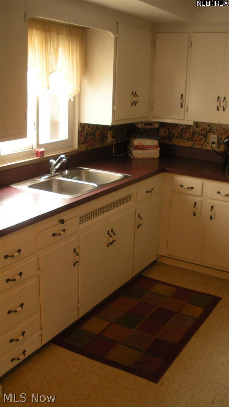 1251 Churchill Road Lyndhurst, OH 44124 - Photo 2 of 25 kitchen