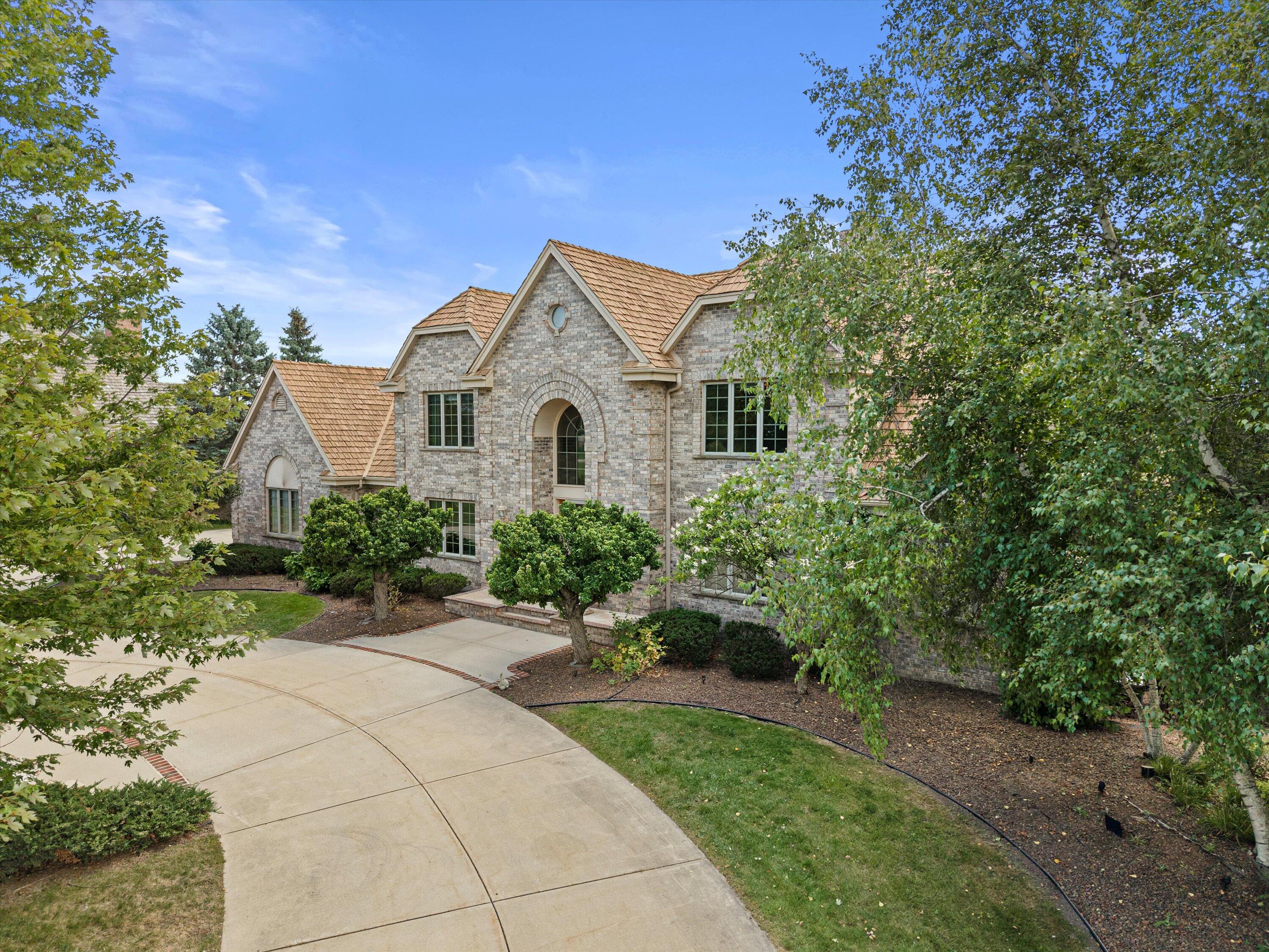 19475 Summerhill Lane Brookfield, WI 53045 - Photo 4 of 82 01-DJI_20250828141358_0834_D