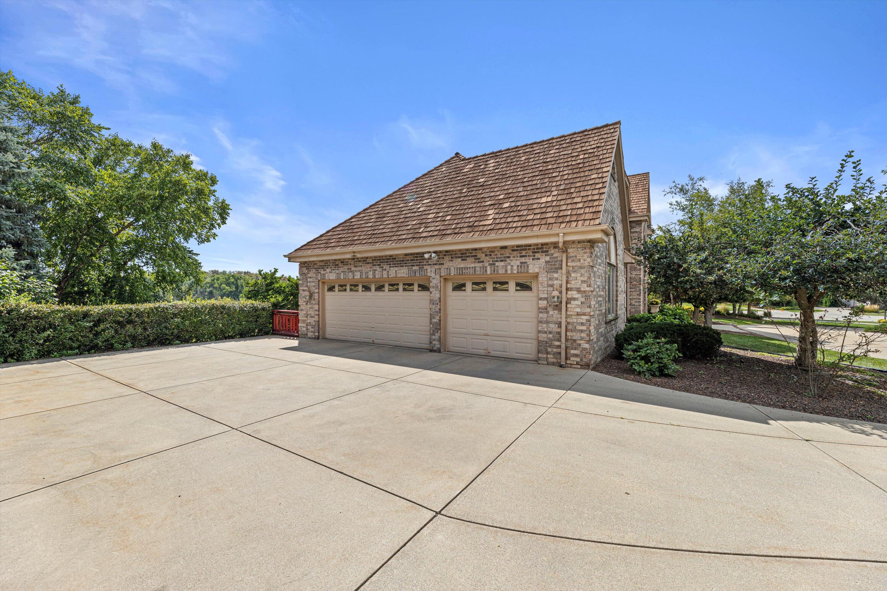 19475 Summerhill Lane Brookfield, WI 53045 - Photo 69 of 82 3.5 Car Garage