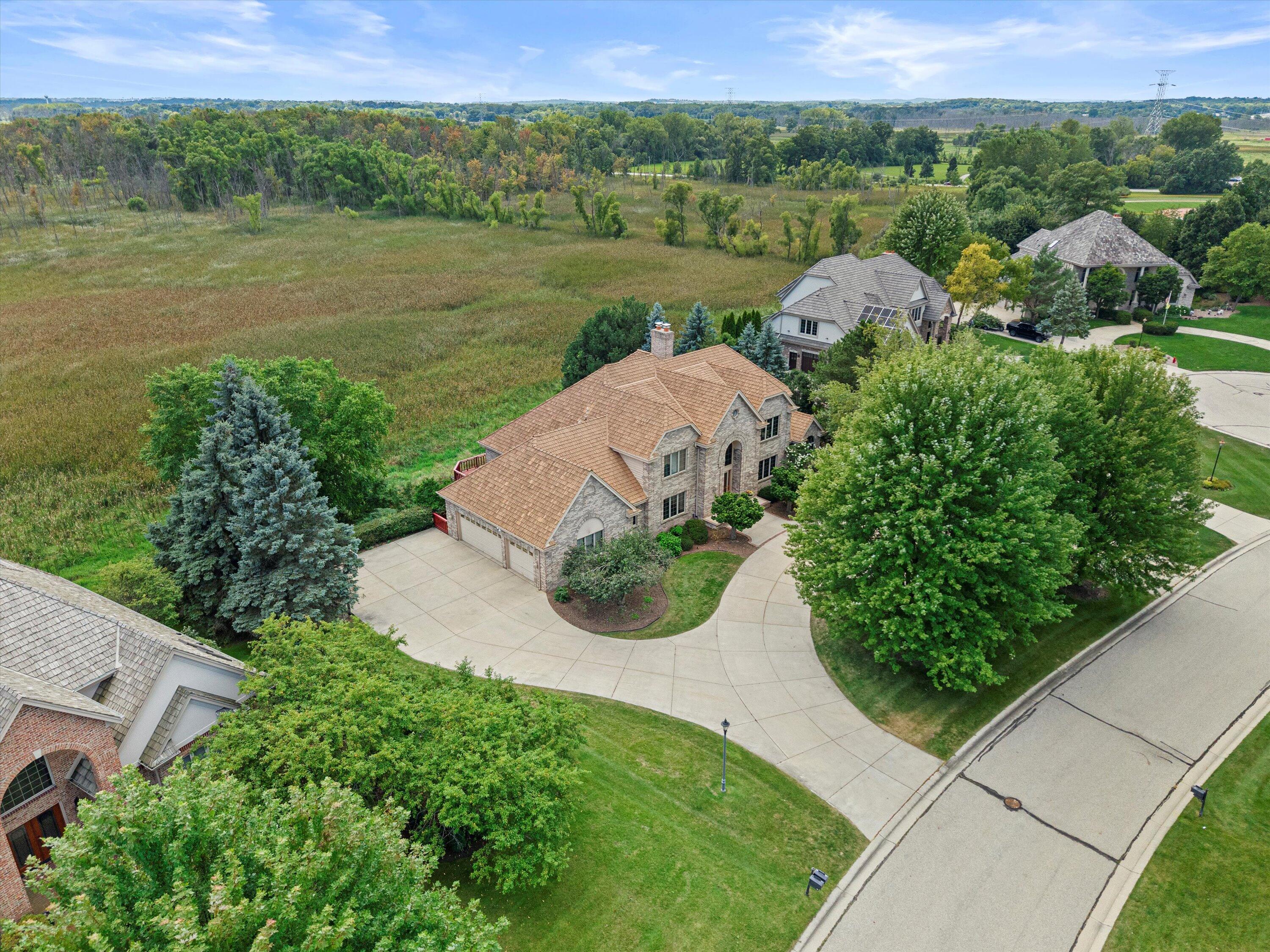 19475 Summerhill Lane Brookfield, WI 53045 - Photo 5 of 82 02-DJI_20250828141050_0809_D