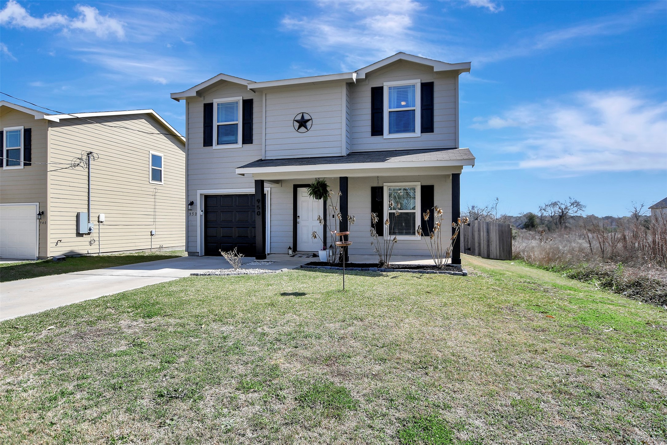 950 21st Street Hempstead, TX 77445 - Photo 3 of 35 a view of a house with backyard