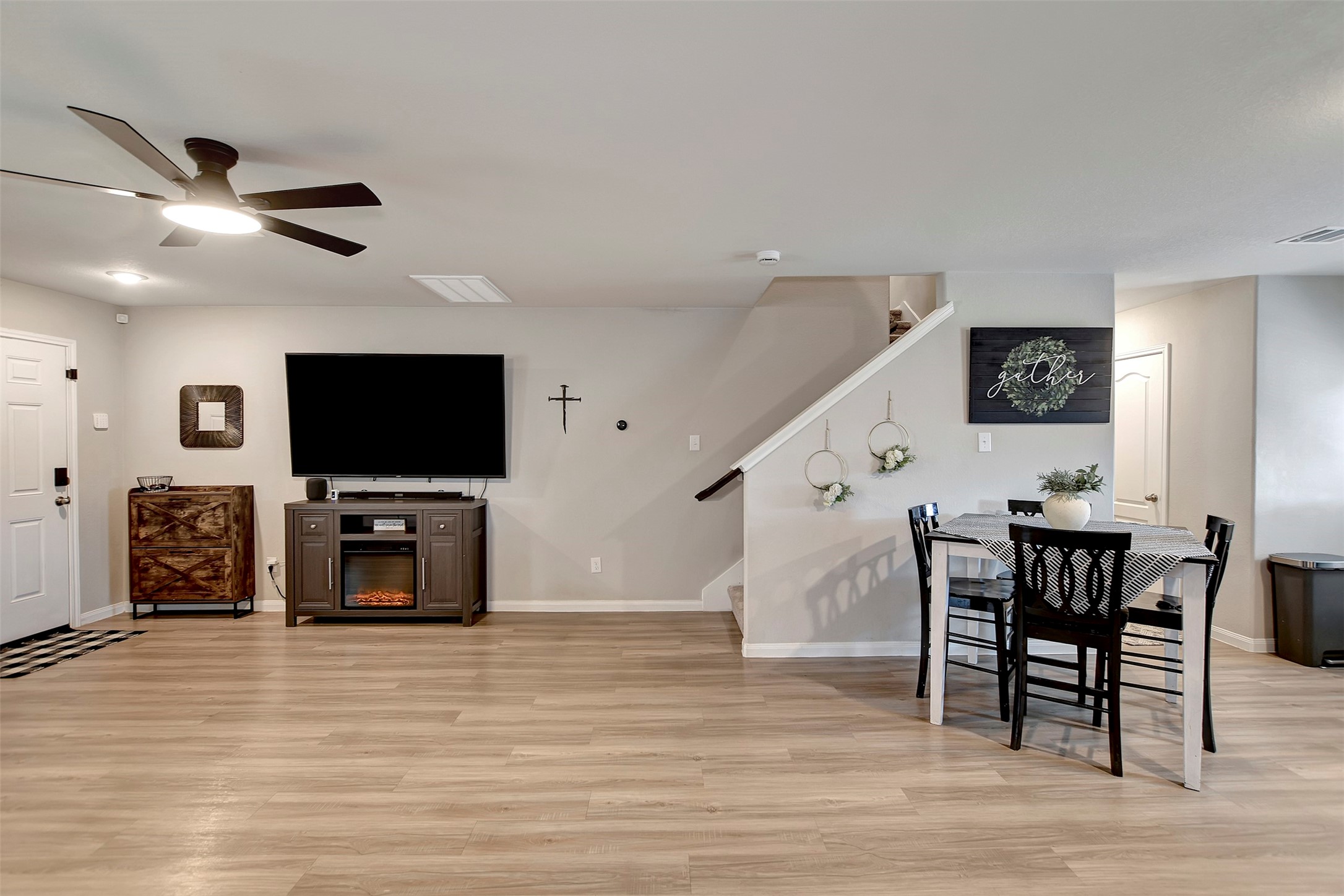 950 21st Street Hempstead, TX 77445 - Photo 6 of 35 a view of a livingroom with furniture and a flat screen tv