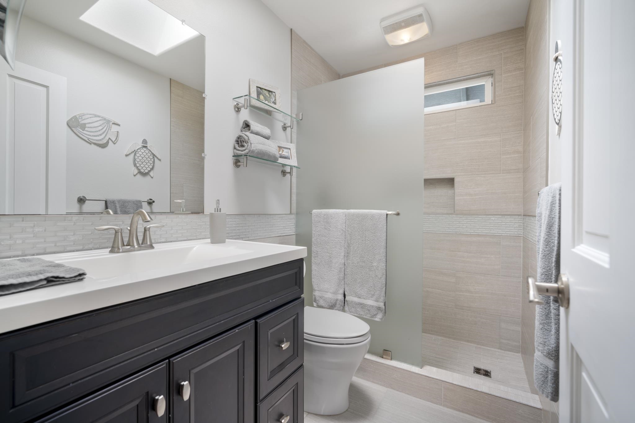 1865 Kalia Way Haiku, HI 96708 - Photo 22 of 50 Upstairs Bathroom