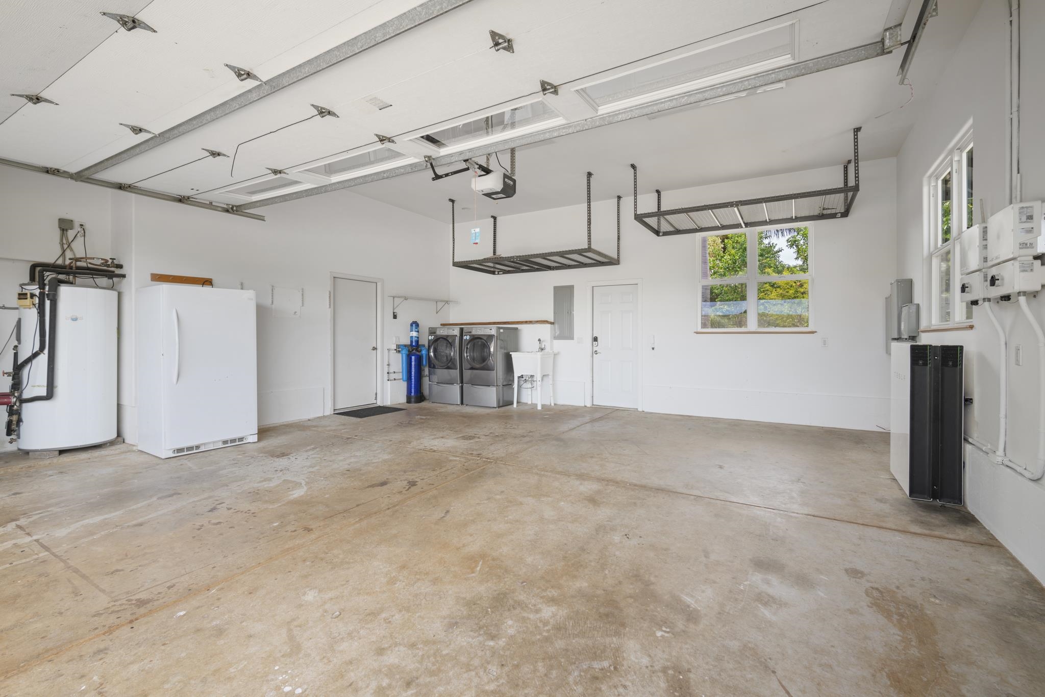 1865 Kalia Way Haiku, HI 96708 - Photo 24 of 50 Large Garage