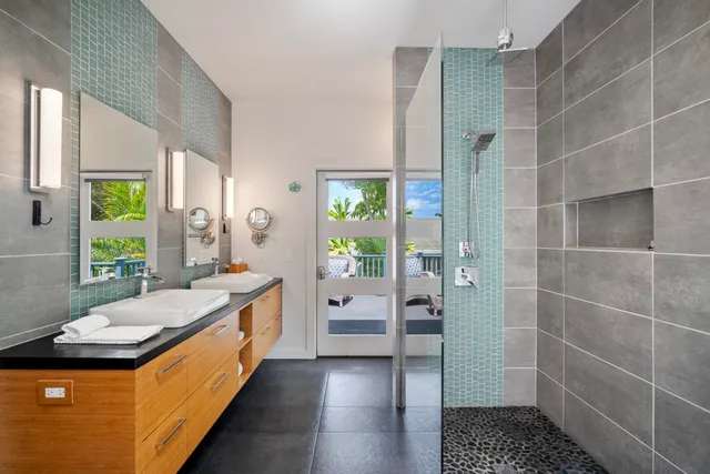 $2,795,000 | 1865 Kalia Way, Haiku, HI 96708