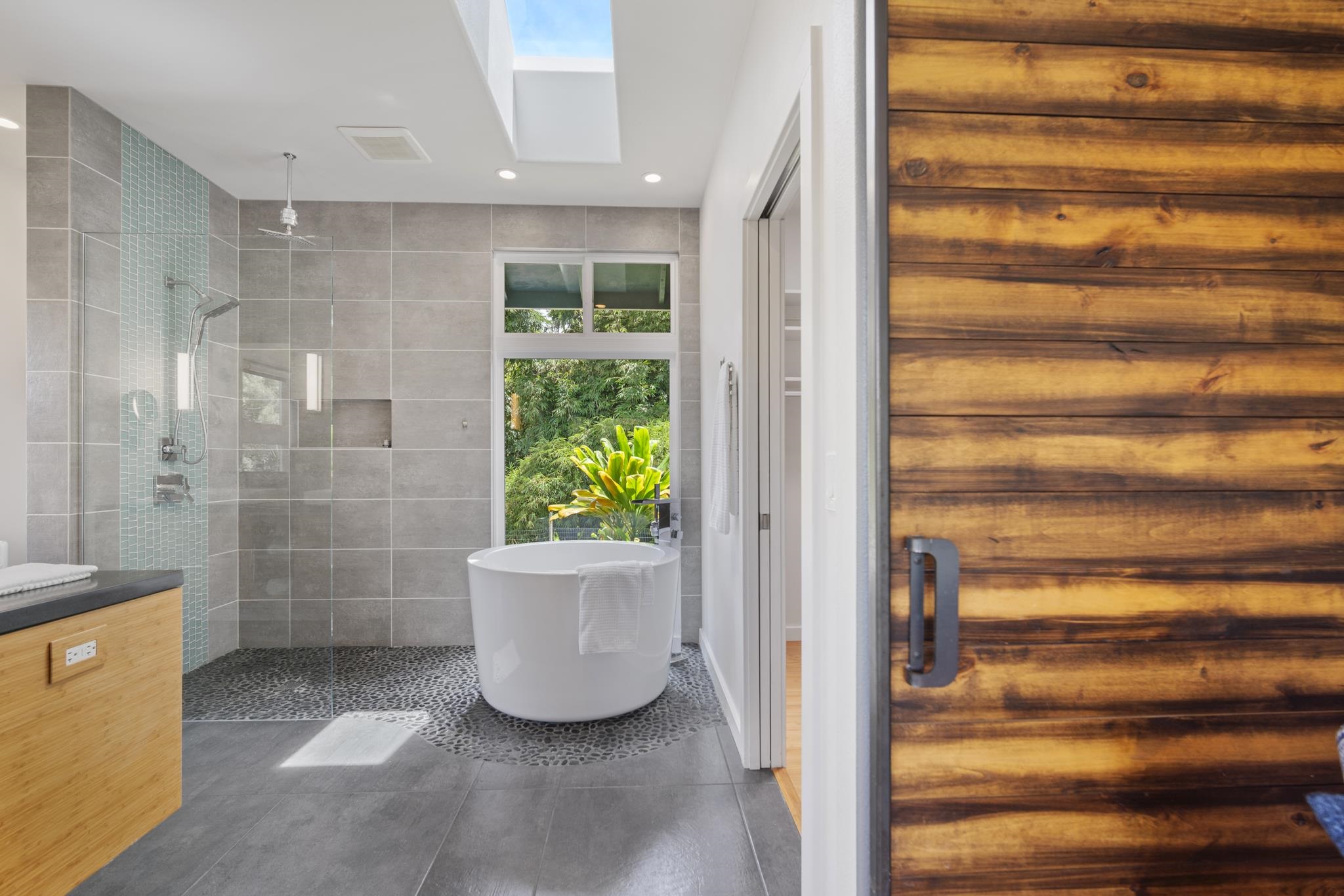 1865 Kalia Way Haiku, HI 96708 - Photo 5 of 50 Primary Ensuite Bathroom