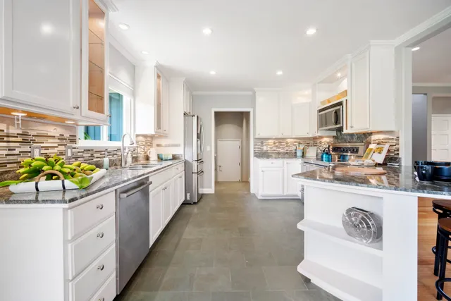 $2,795,000 | 1865 Kalia Way, Haiku, HI 96708