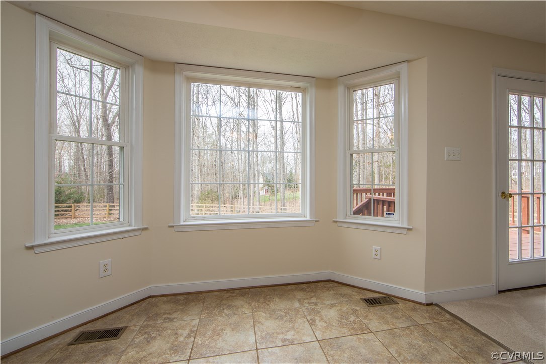 1418 Palmore Road Powhatan, VA 23139 - Photo 12 of 22 Eat in area.