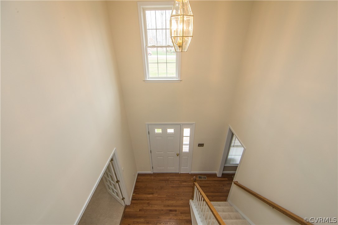 2 story foyer.