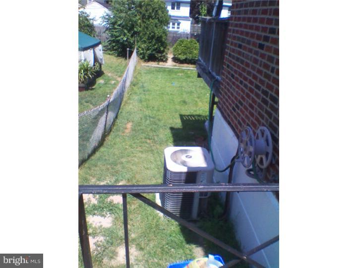 15052 Carter Road Philadelphia, PA 19116 - Photo 12 of 14 Side Yard