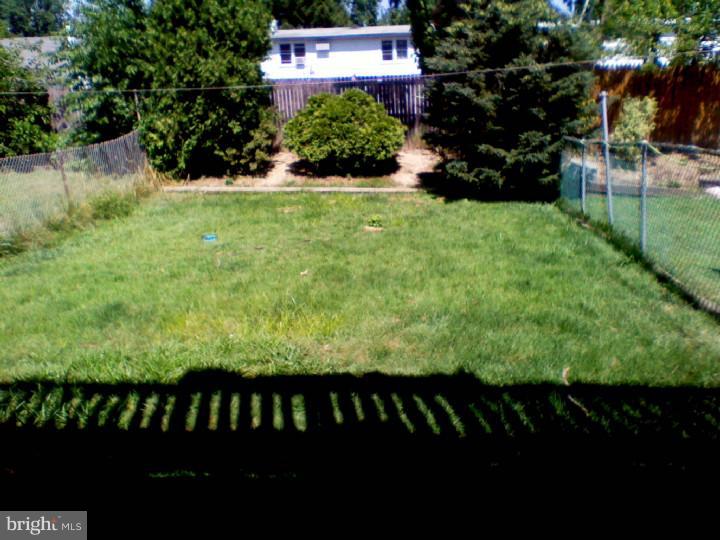 15052 Carter Road Philadelphia, PA 19116 - Photo 4 of 14 View in Back