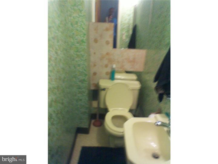 15052 Carter Road Philadelphia, PA 19116 - Photo 10 of 14 Bathroom