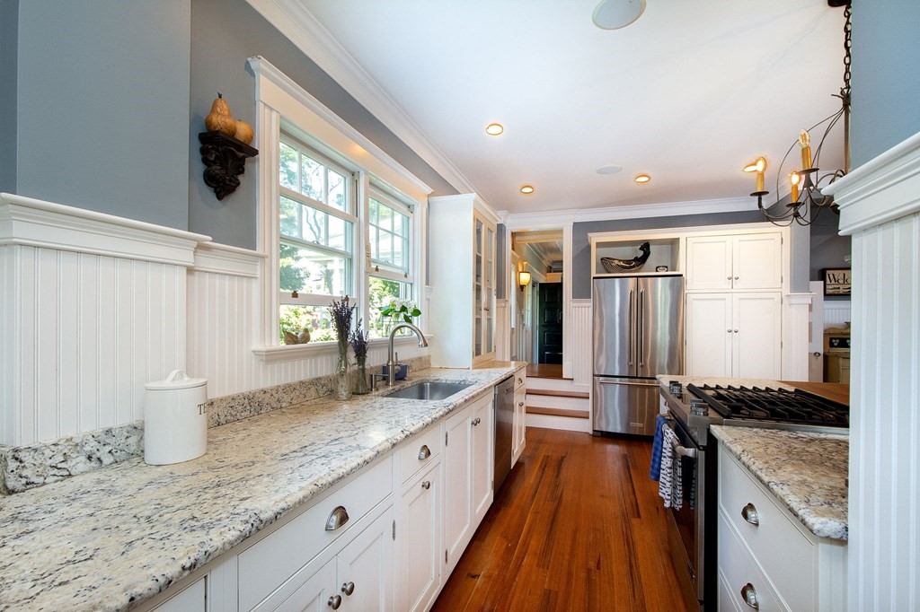 106 Mann Hill Road Scituate, MA 02066 - Photo 14 of 41