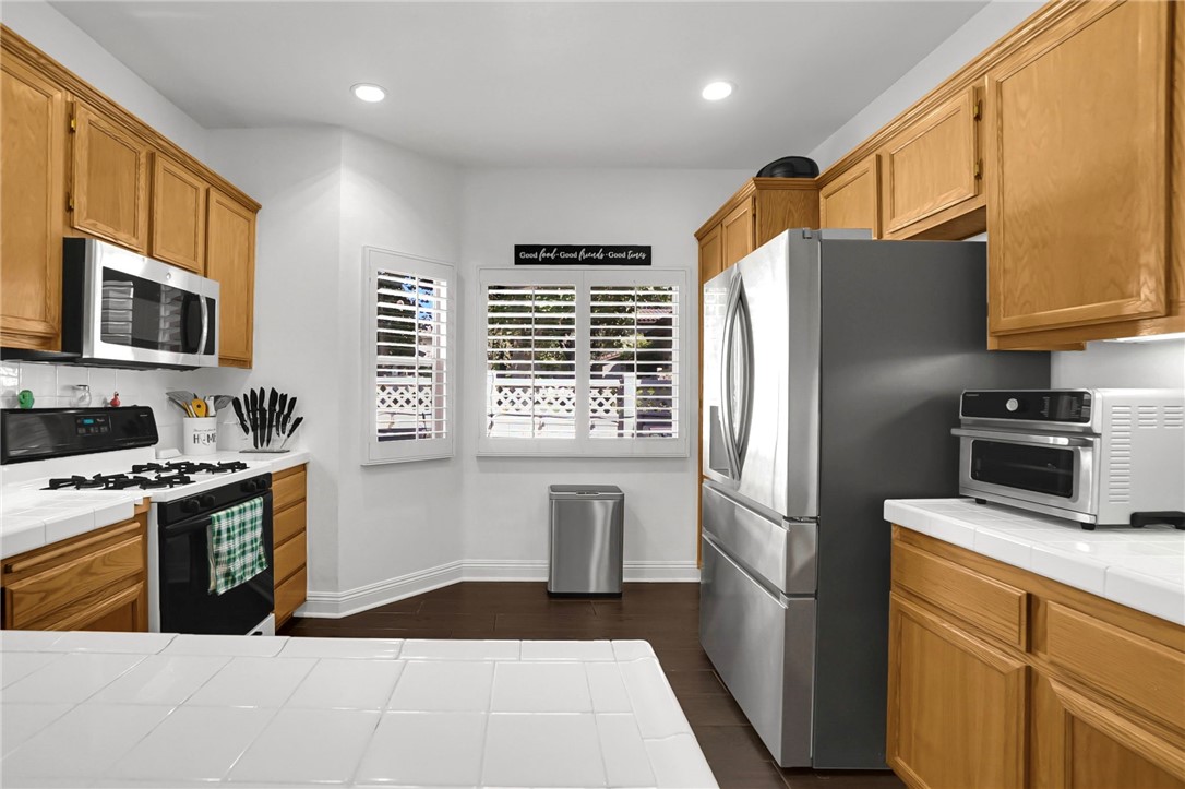 13086 Vía Salvia Riverside, CA 92503 - Photo 5 of 15 Kitchen