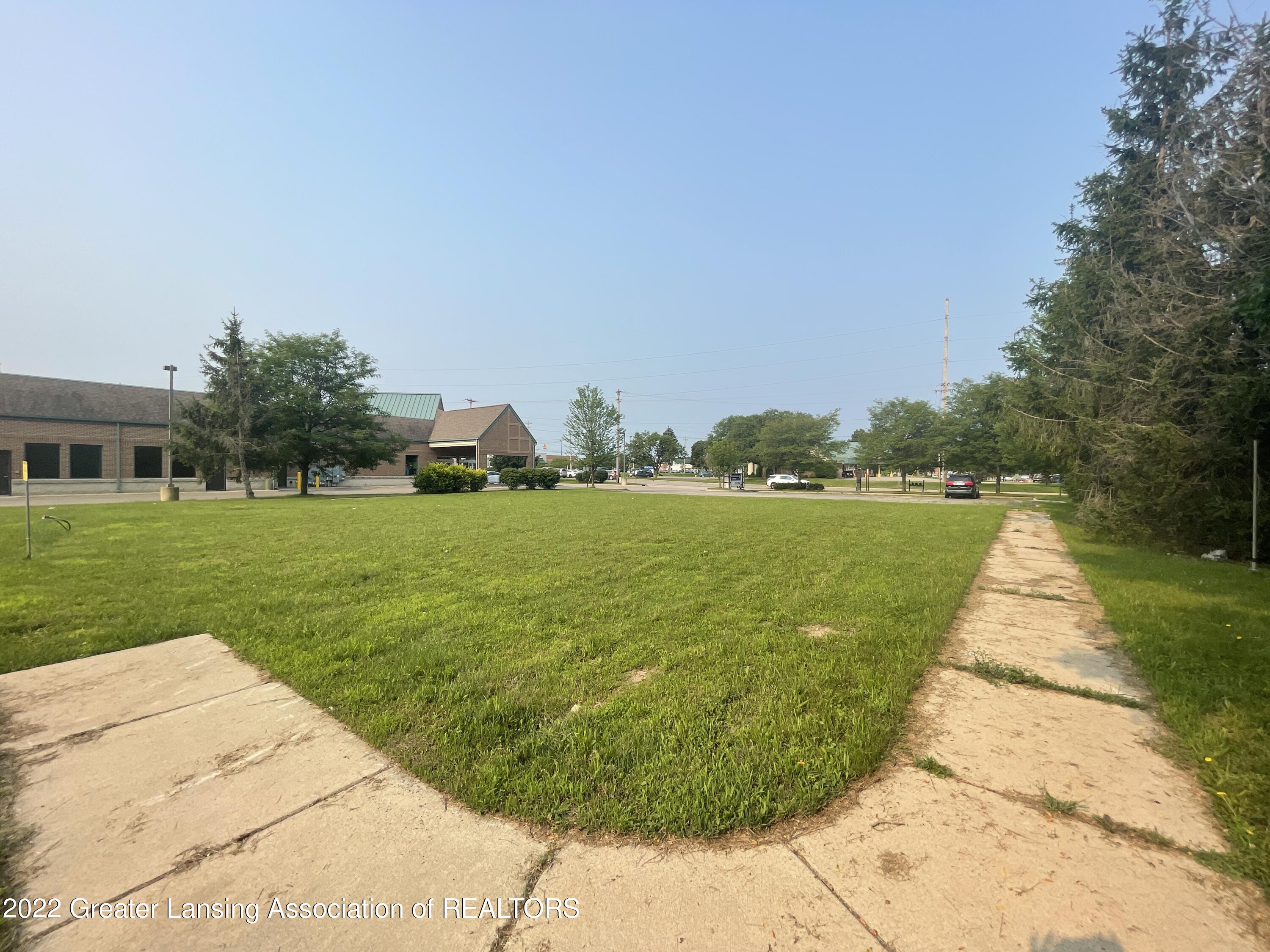 722 North Creyts Road Lansing, MI 48917 - Photo 10 of 11 20210720_134224757_iOS