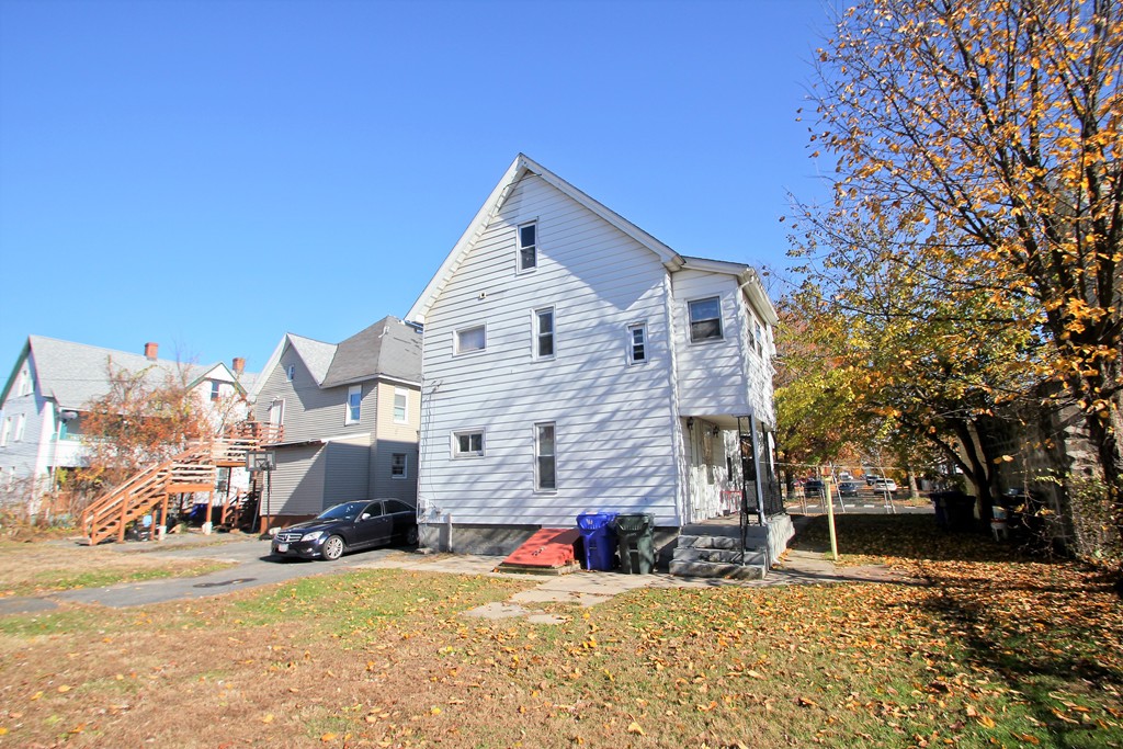 216 Eastern Avenue Springfield, MA 01109 - Photo 4 of 18