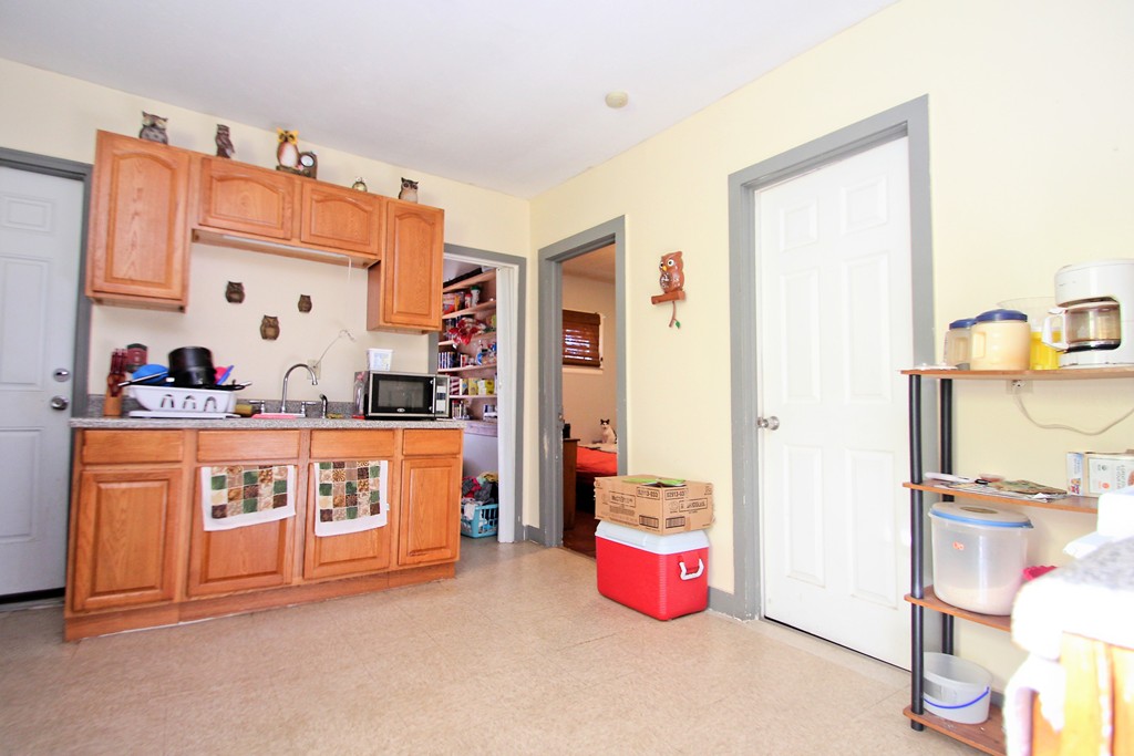 216 Eastern Avenue Springfield, MA 01109 - Photo 6 of 18