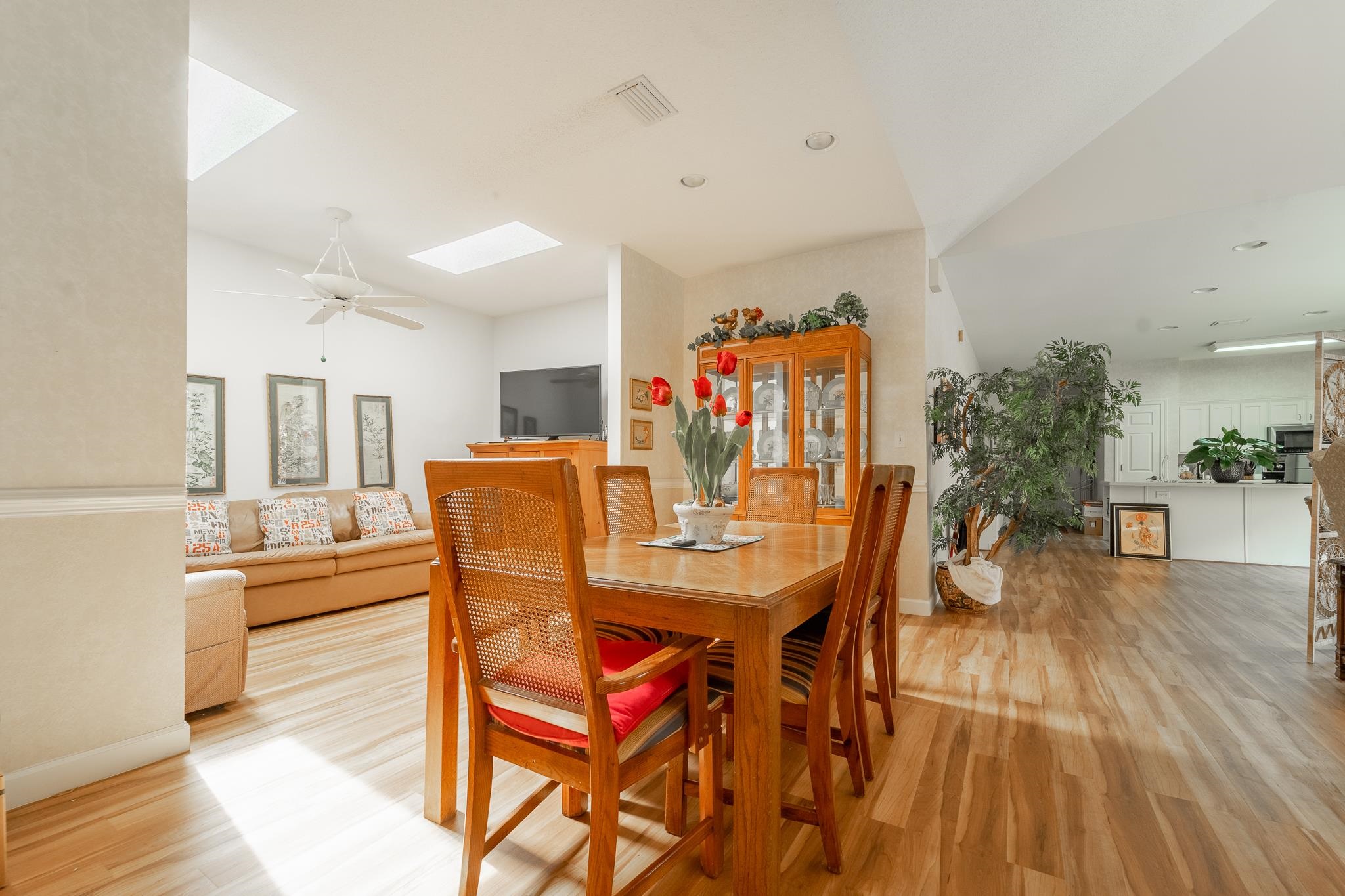 208 Hawthorne Circle Fairhope, AL 36532 - Photo 6 of 22 Dining Area