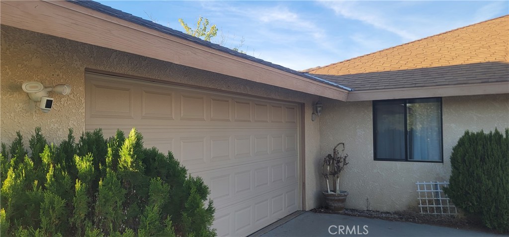 49833 Maccele Road Morongo Valley, CA 92256 - Photo 12 of 24 a backyard of a house