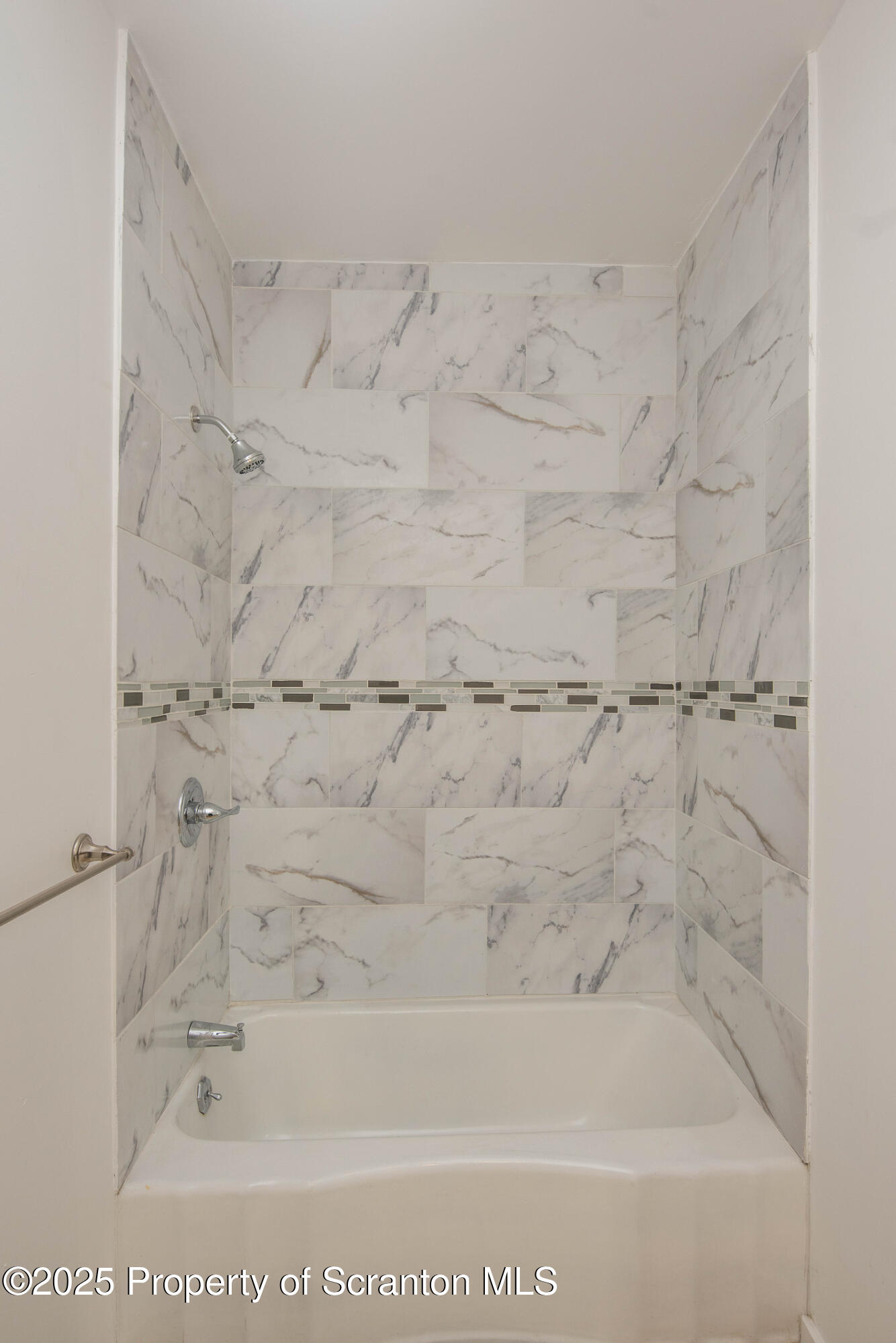 342 Harrison Avenue Scranton, PA 18510 - Photo 12 of 61 DSC_1945 (1)
