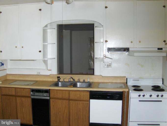 9501 Brandywine Road Clinton, MD 20735 - Photo 1 of 18 Kitchen