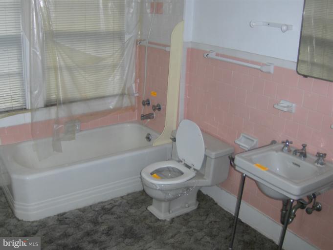 9501 Brandywine Road Clinton, MD 20735 - Photo 6 of 18 Bath (Master)