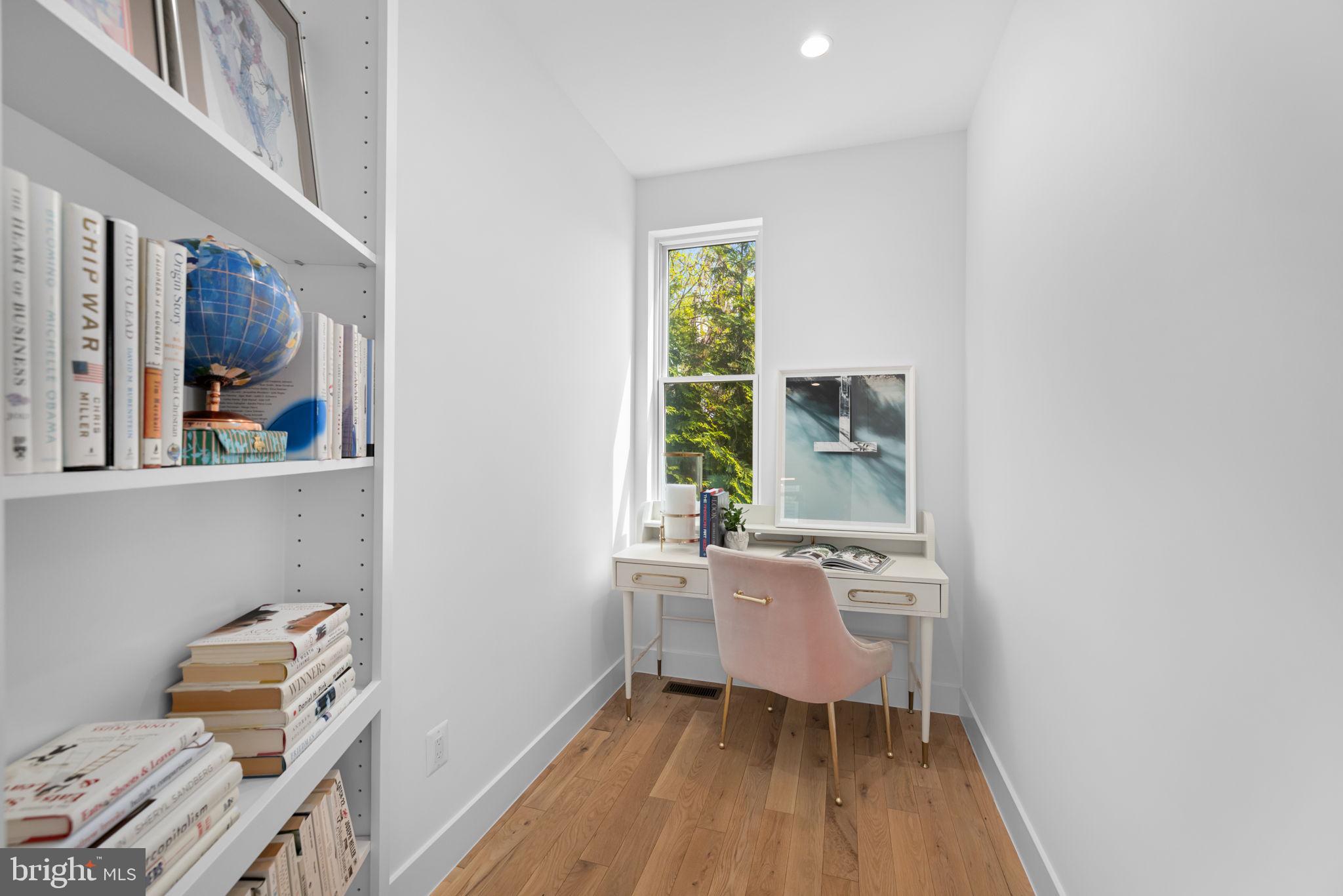4892 MacArthur Boulevard Northwest Washington, DC 20007 - Photo 25 of 64 Office nook