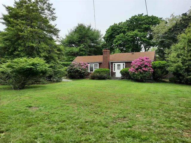 a view of a back yard of the house