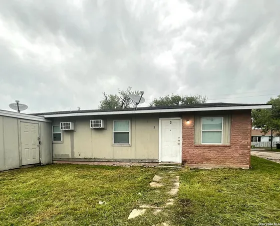 $825 | 7115 Glen Terrace, Unit 3, San Antonio, TX 78239