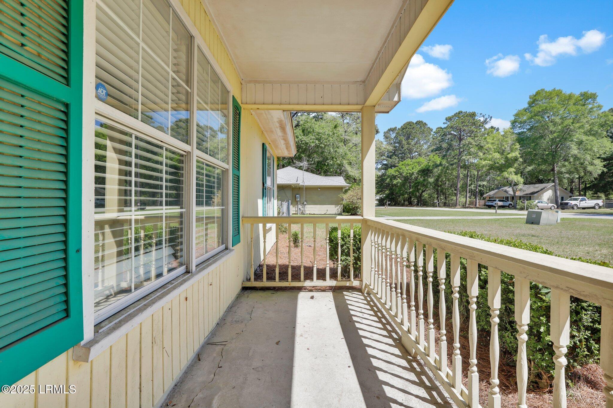 3 Robin Way Beaufort, SC 29907 - Photo 3 of 39 13-web-or-mls-1X2A0014