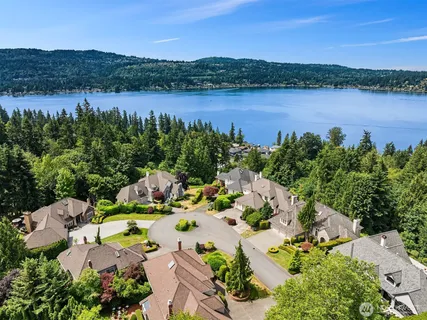 $1,900,000 | 19524 Southeast 24th Place, Sammamish, WA 98075