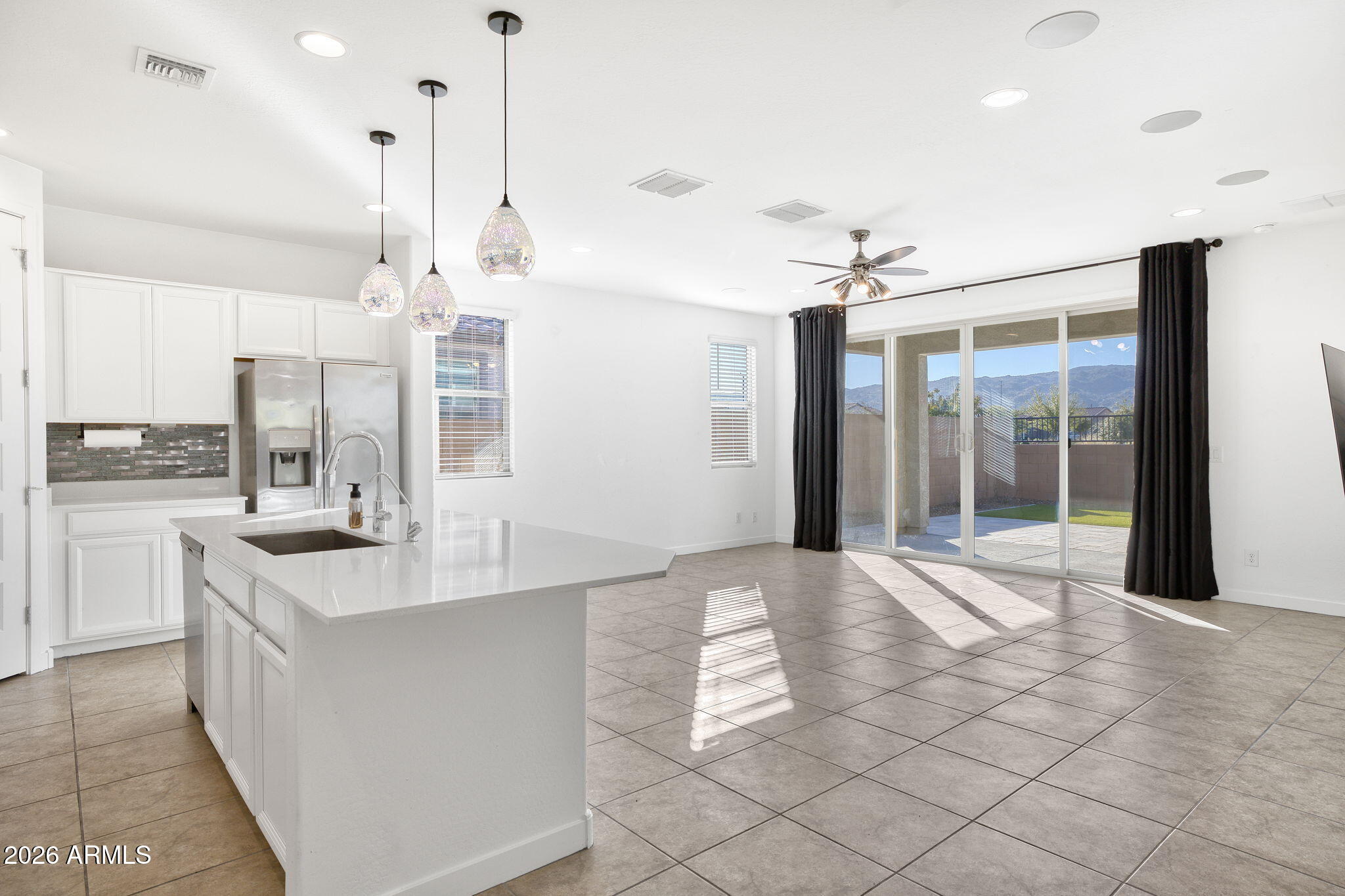 1313 East Glass Lane Phoenix, AZ 85042 - Photo 10 of 55 1313 E Glass Ln Phoenix - 266