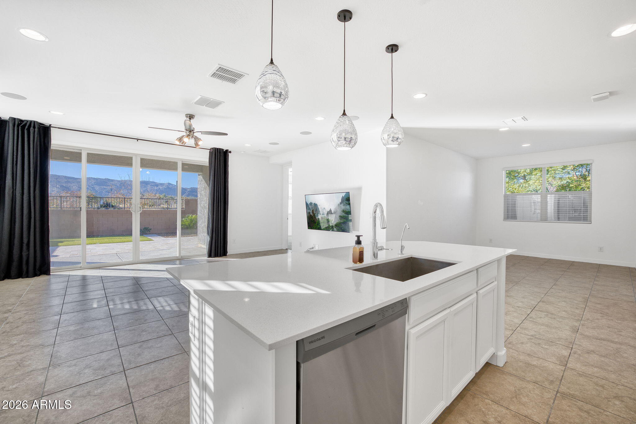 1313 East Glass Lane Phoenix, AZ 85042 - Photo 11 of 55 1313 E Glass Ln Phoenix - 271