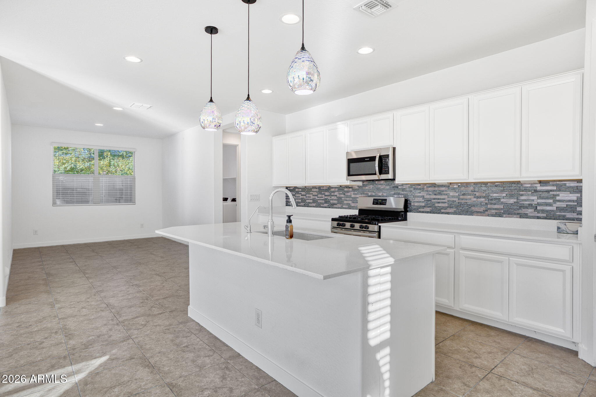 1313 East Glass Lane Phoenix, AZ 85042 - Photo 13 of 55 1313 E Glass Ln Phoenix - 278