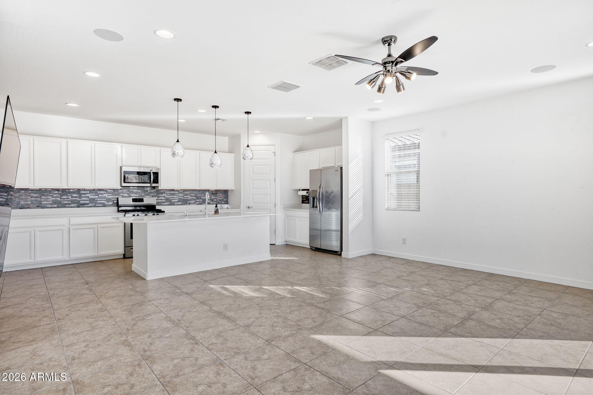 1313 East Glass Lane Phoenix, AZ 85042 - Photo 19 of 55 1313 E Glass Ln Phoenix - 304