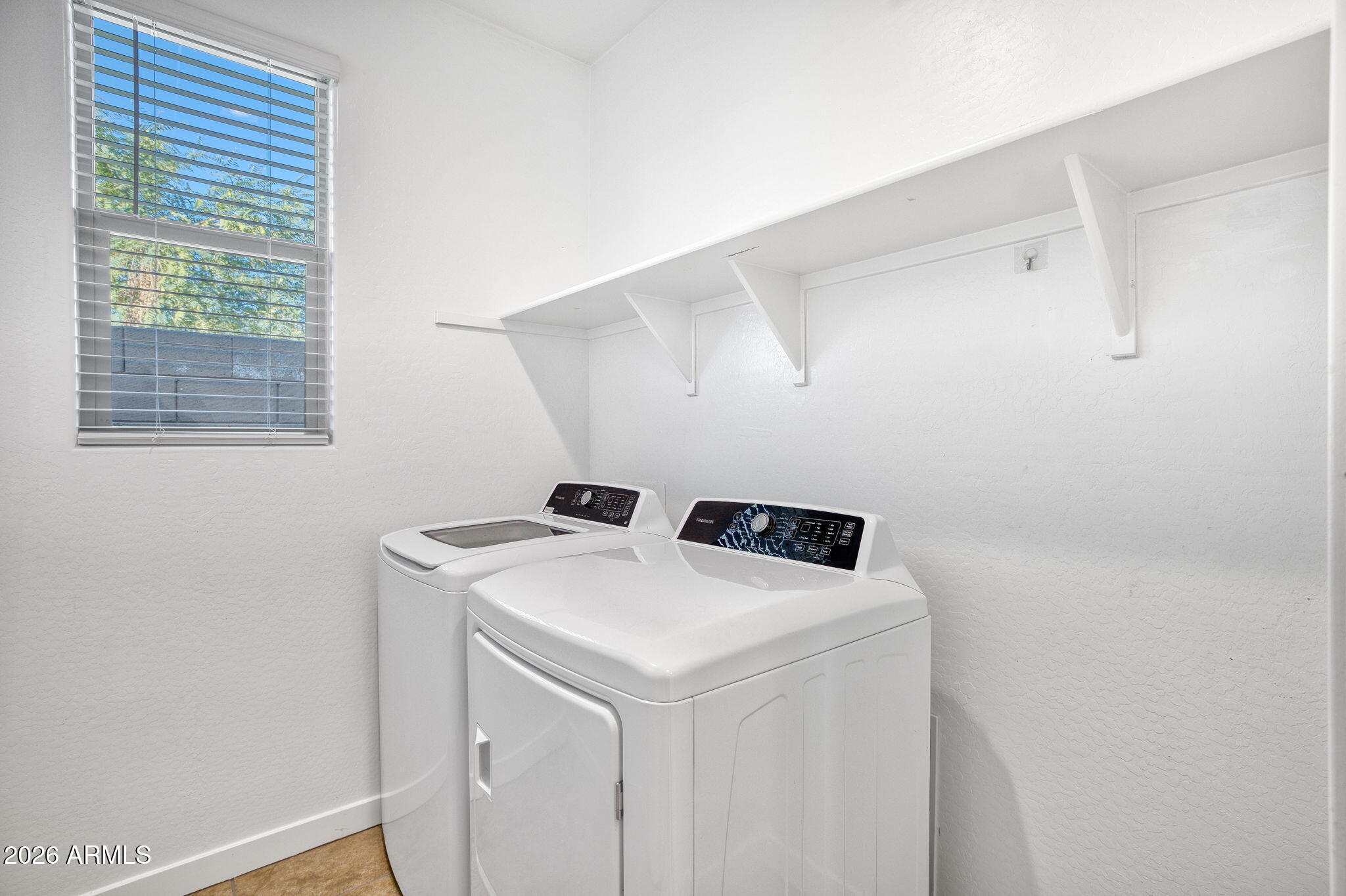 1313 East Glass Lane Phoenix, AZ 85042 - Photo 32 of 55 1313 E Glass Ln Phoenix - 250