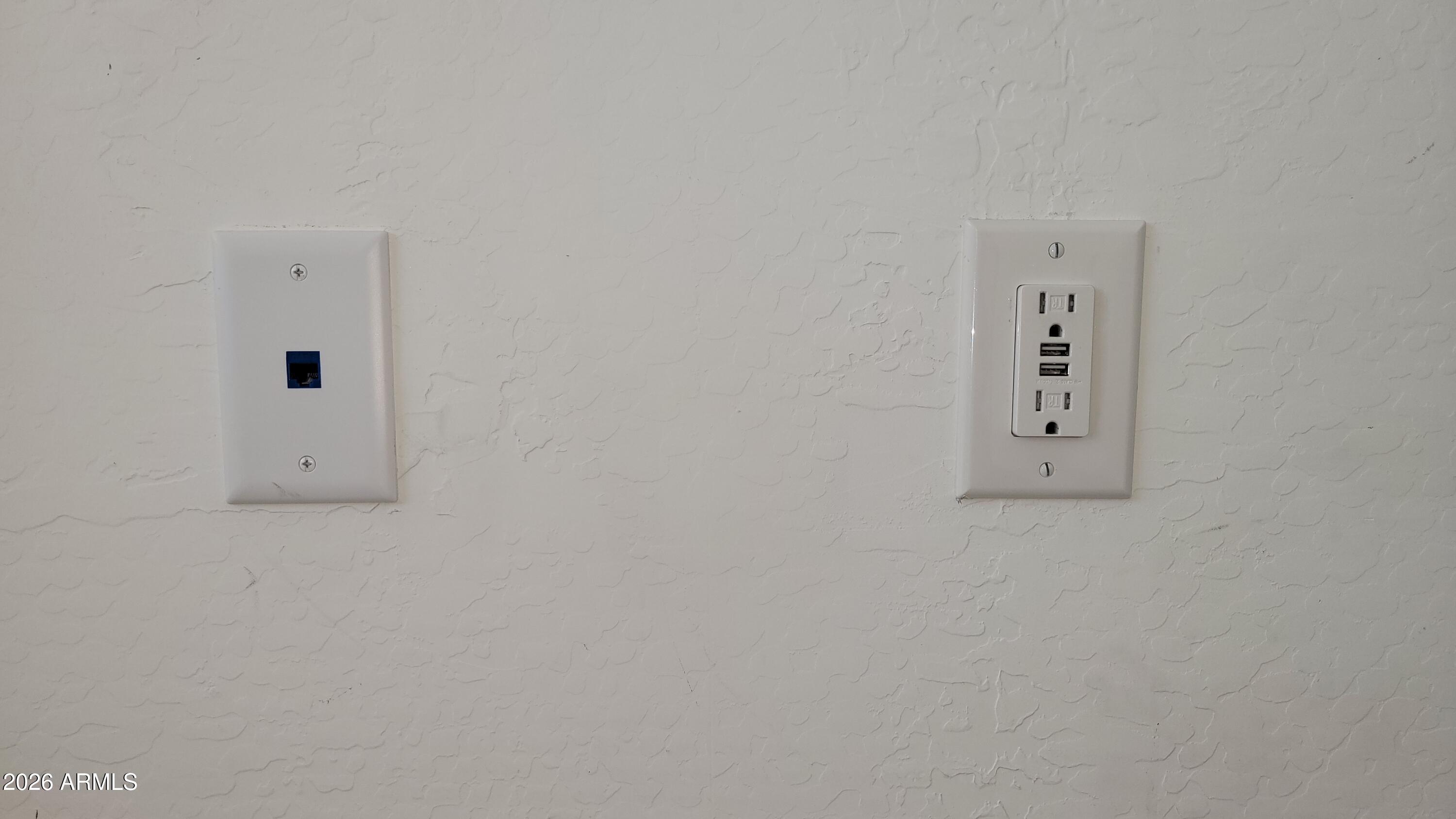 1313 East Glass Lane Phoenix, AZ 85042 - Photo 45 of 55 Modern Outlets 02