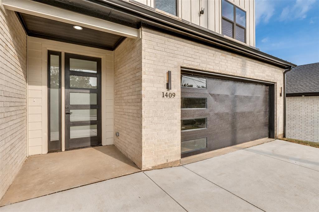 1409 Doyle Avenue Dallas, TX 75203 - Photo 4 of 40 a view of an entrance of the house