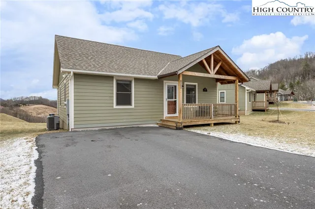 $400,000 | 196 Miller Mdw Lane, Unit 38, Boone, NC 28607