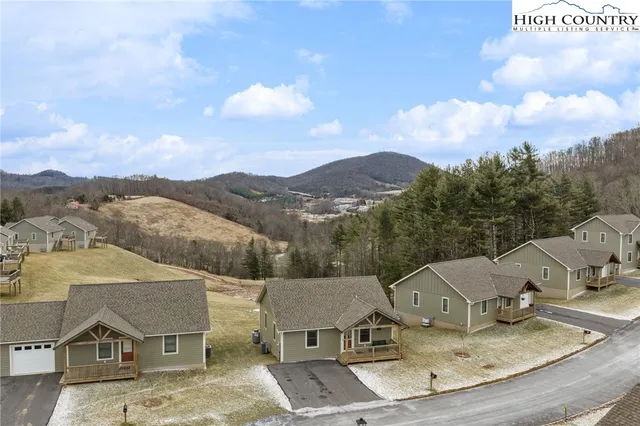 $400,000 | 196 Miller Mdw Lane, Unit 38, Boone, NC 28607