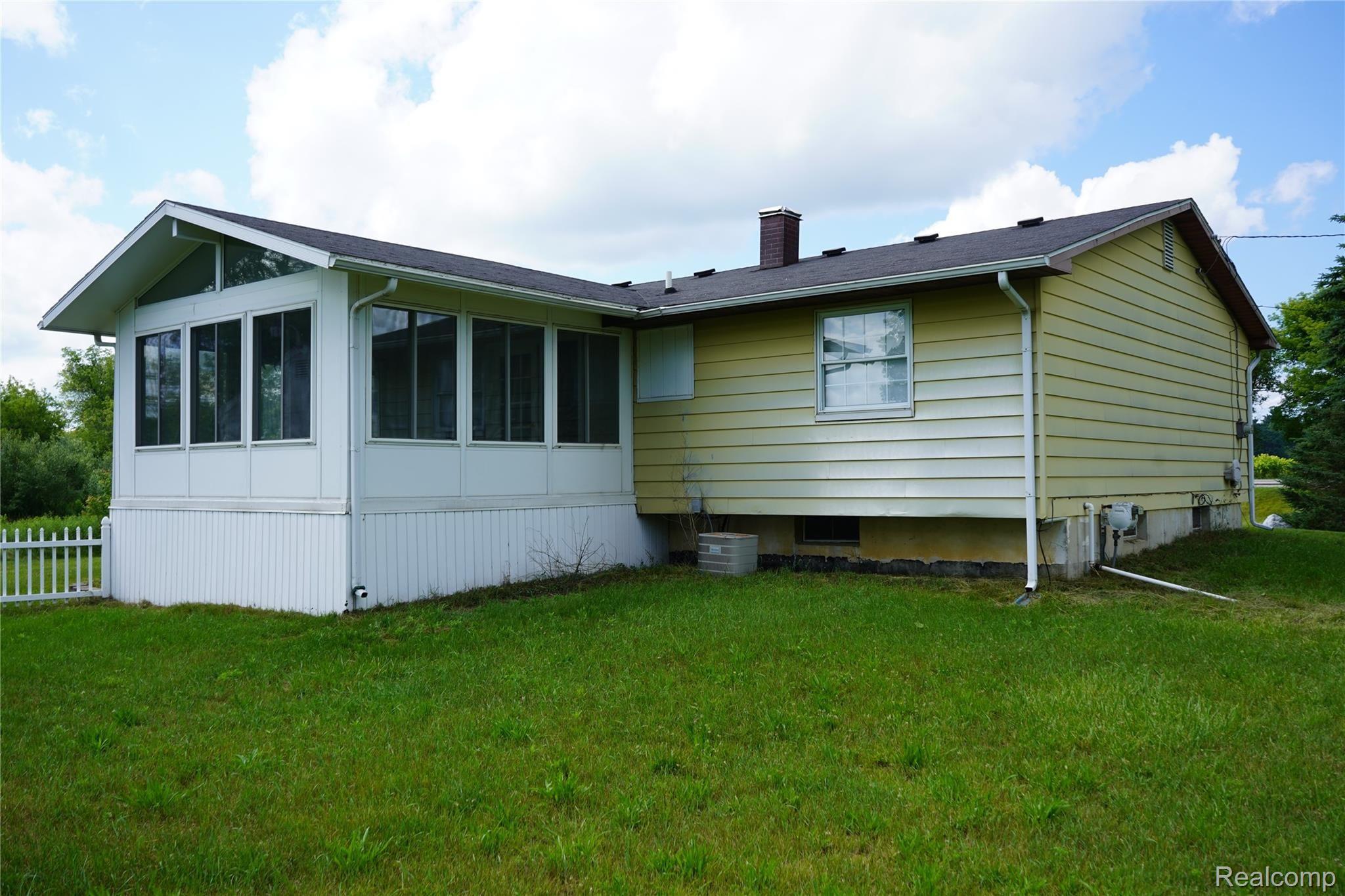 6116 East Vienna Road Clio, MI 48420 - Photo 3 of 27 DSC00004.JPG
