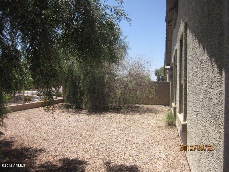 10213 West Payson Road Tolleson, AZ 85353 - Photo 22 of 24 a backyard of a house with table and chairs