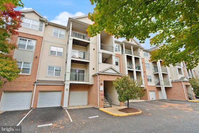 $320,000 | 12128 Garden Ridge Lane, Unit 203, Fairfax, VA 22030