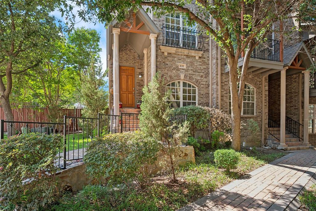 835 Rockingham Drive Irving, TX 75063 - Photo 2 of 27 front view of a house with a garden