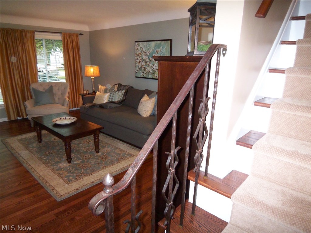 1393 Haverston Road Lyndhurst, OH 44124 - Photo 3 of 24
