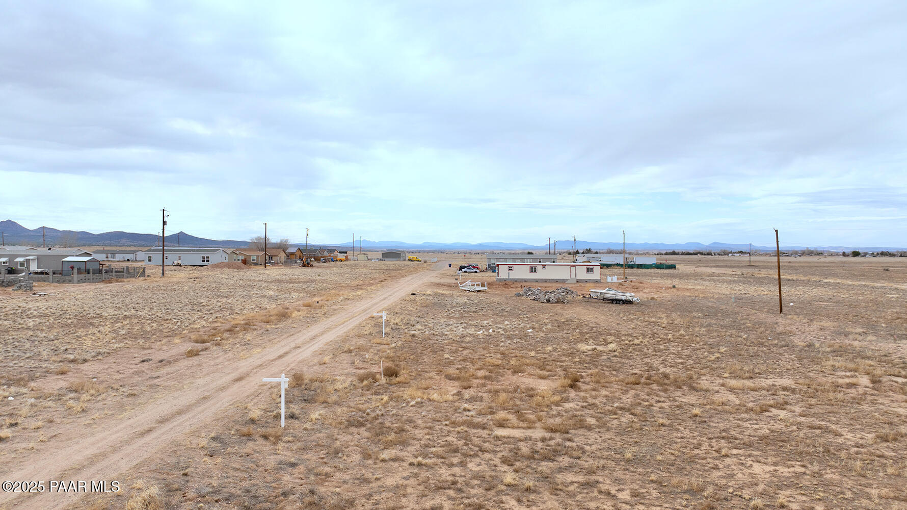 390 Hawaii Road Paulden, AZ 86334 - Photo 6 of 9 073-B & 073-A looking North