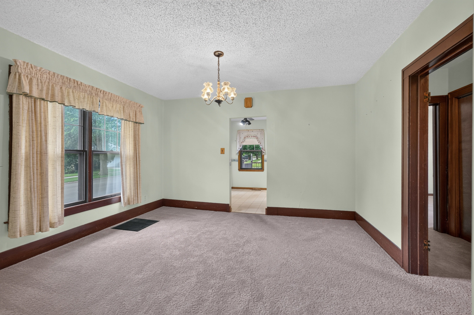 803 North 9th Street DeKalb, IL 60115 - Photo 6 of 29